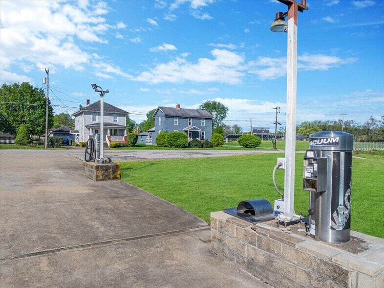 More Photos Of 212 Pine St, Jefferson Carwash For Sale