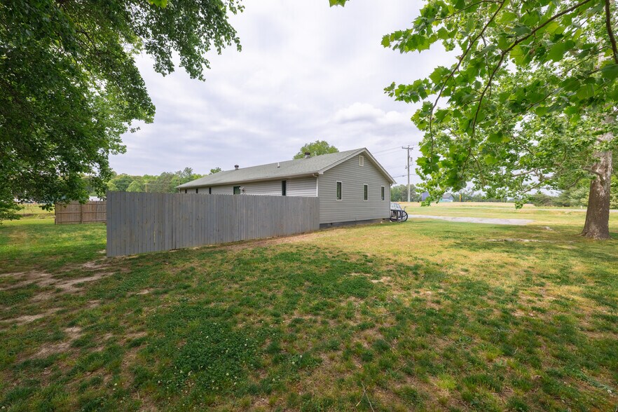 More Photos Of 100-102 Industrial Blvd, Toano Office For Sale