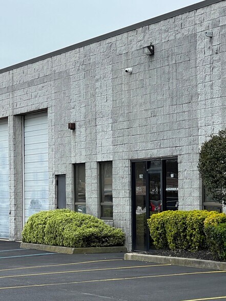 More Photos Of 100-122 Keyland Ct, Bohemia Warehouse For Sale