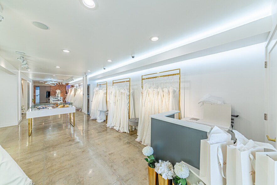 More Photos Of 330 N Western Ave, Los Angeles Storefront Retail Office For Lease