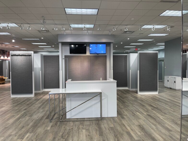 More Photos Of 601 E Dimond Blvd, Anchorage General Retail For Lease