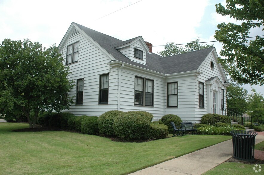 More Photos Of 8556 Macon Rd, Cordova Restaurant For Sale