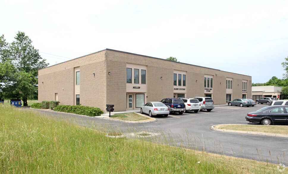 Primary Photo Of 5890-5898 Chandler Ct, Westerville Flex For Lease