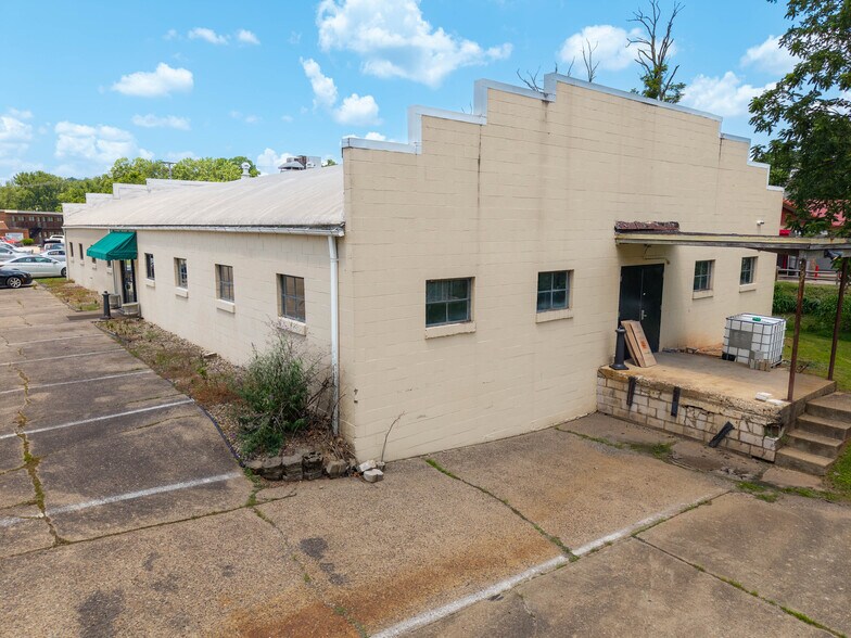 More Photos Of 101 Rathbone Rd, Marietta Flex For Sale