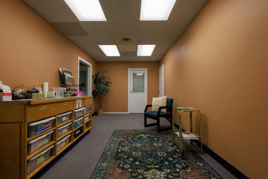 More Photos Of 1150 3rd Av, Prince George Storefront Retail Office For Sale