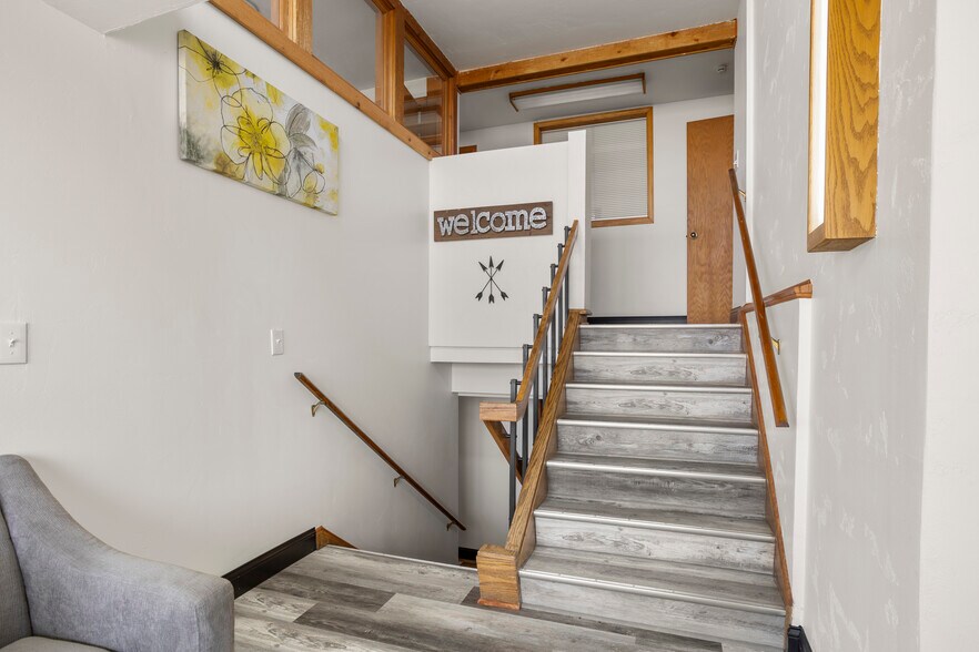 More Photos Of 400 S Linwood Ave, Appleton Office For Sale