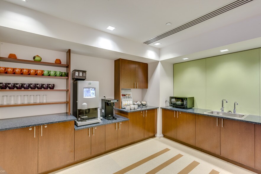 More Photos Of 200 E Randolph St, Chicago Office For Lease