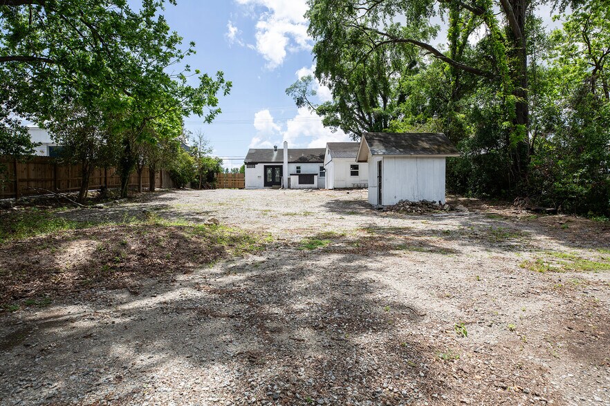 More Photos Of 511 Shipyard Blvd, Wilmington Office For Sale