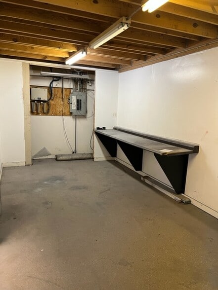 More Photos Of 710 Shepherd Dr, Garland Warehouse For Lease