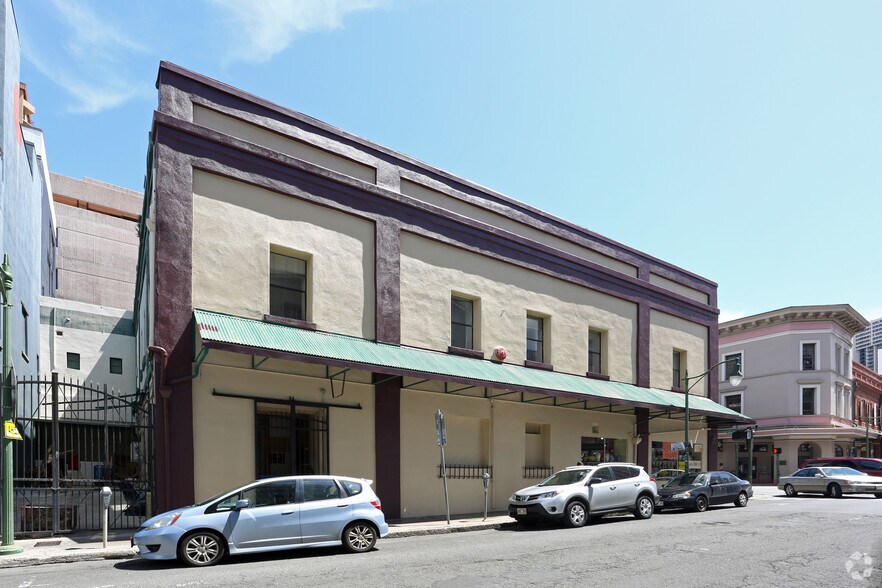 More Photos Of 1 N King St, Honolulu Storefront Retail Office For Lease