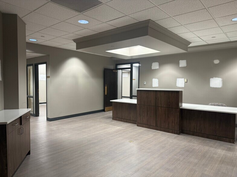 More Photos Of 3271 E Battlefield St, Springfield Office For Lease