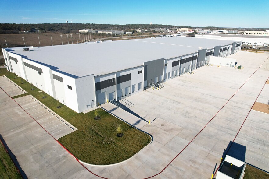 More Photos Of 17218 Tejas Way, Schertz Manufacturing For Sale