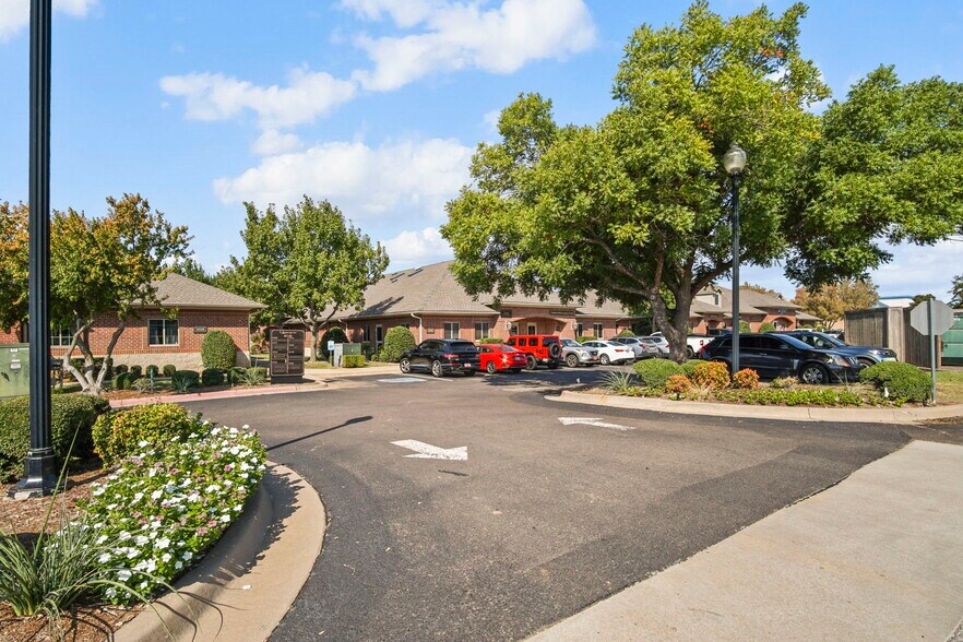 More Photos Of 1006 24th Ave NW, Norman Office For Sale