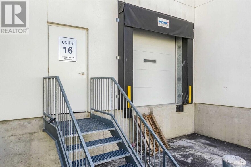 More Photos Of 10 Lightbeam Ter, Brampton Warehouse For Lease