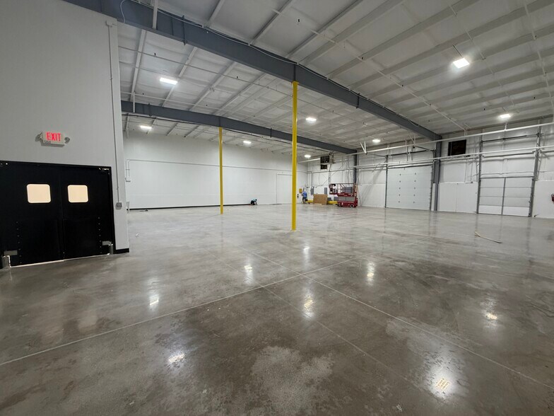 More Photos Of 4858 Provident Dr, West Chester Warehouse For Lease