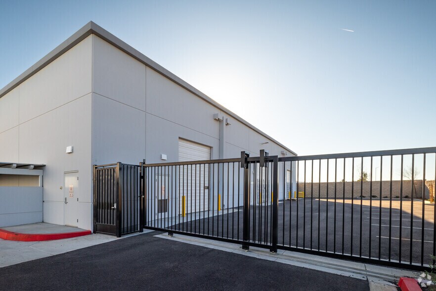More Photos Of 66 Commerce Dr, Perris Warehouse For Lease