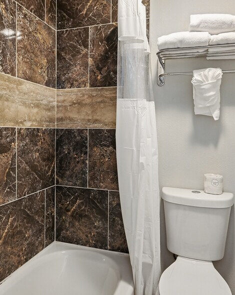 More Photos Of 91 E Main St, Bicknell Hotel For Sale