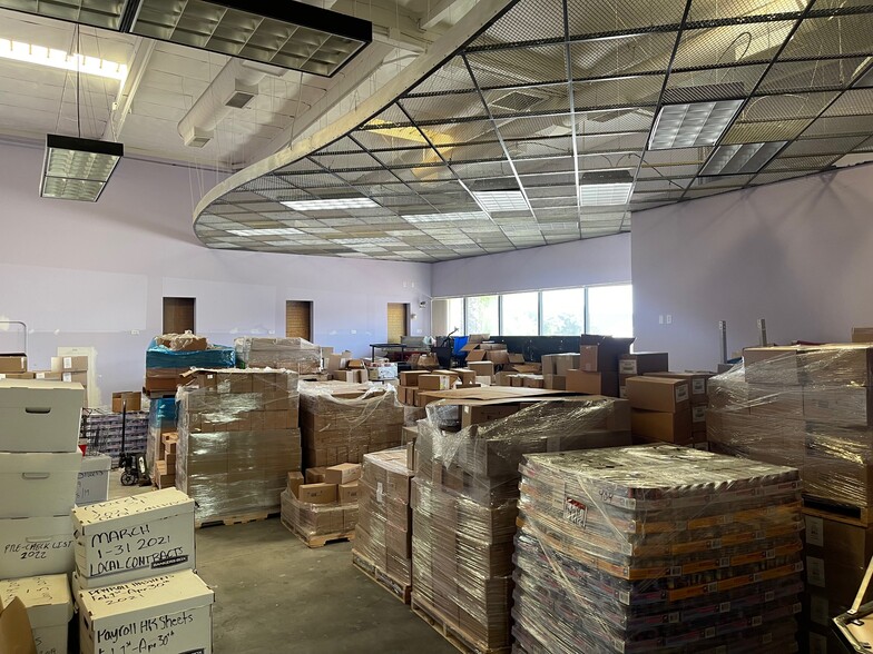More Photos Of 19401 Business Center Dr, Northridge Warehouse For Lease