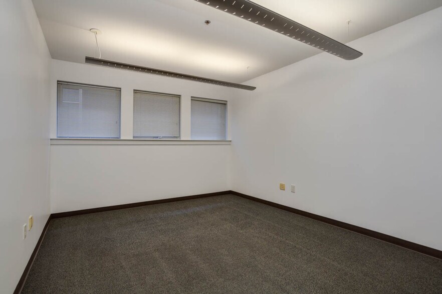 More Photos Of 1140 E Market St, Charlottesville Office For Lease