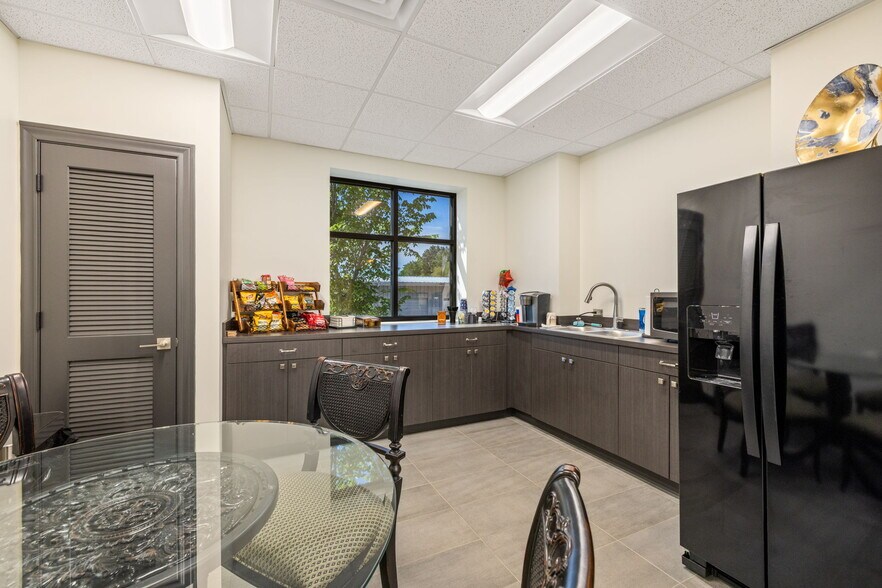 More Photos Of 1441 I-45 Hwy, Conroe Medical For Sale