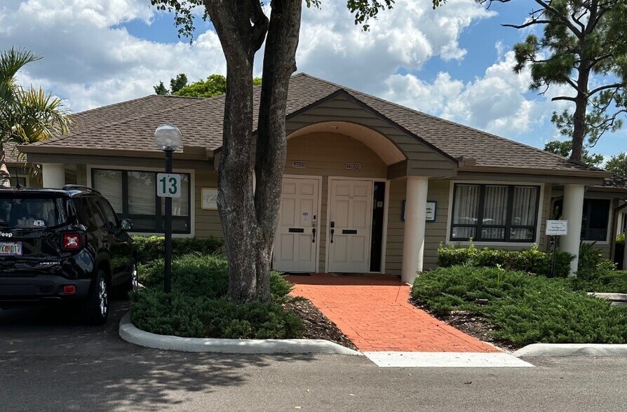 More Photos Of 12653-12655 New Brittany Blvd, Fort Myers Office For Sale