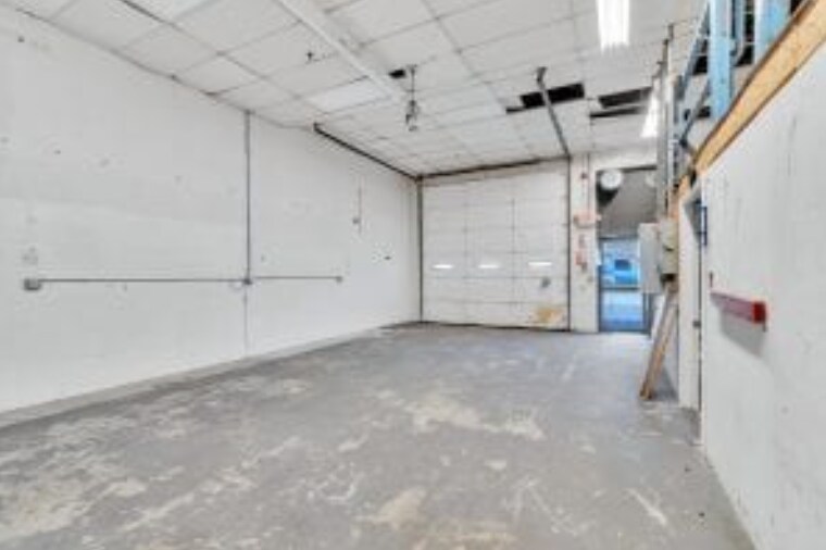 More Photos Of 200 Turnpike Rd, Chelmsford Flex For Sale