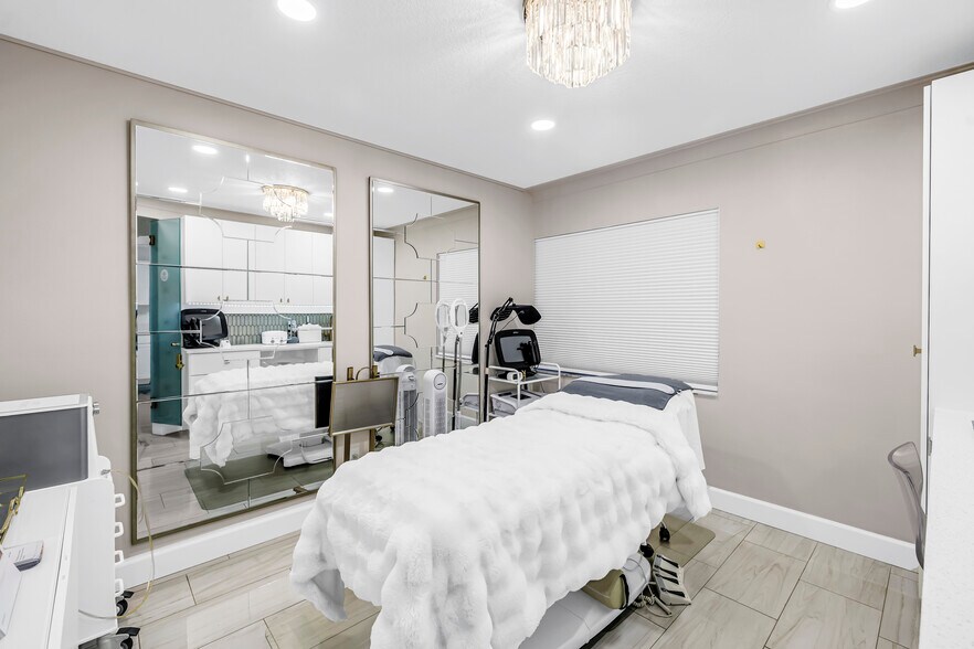 More Photos Of 2200 49th St N, Saint Petersburg Medical For Sale
