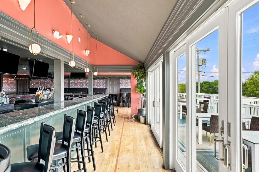 More Photos Of 170 Water St, Plymouth Storefront For Lease