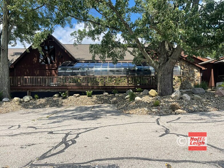 More Photos Of 335 S Main St, Munroe Falls Restaurant For Sale