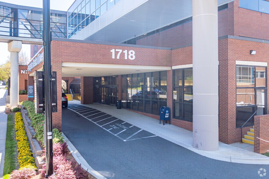 More Photos Of 1718 E 4th St, Charlotte Medical For Lease