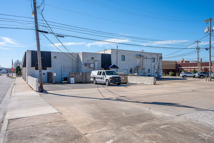 More Photos Of 120 E Commercial St, Broken Arrow Storefront Retail Office For Sale
