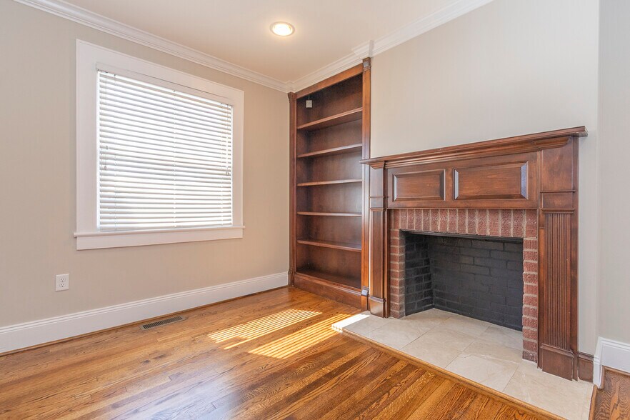 More Photos Of 2006 N Main St, Anderson Office For Sale