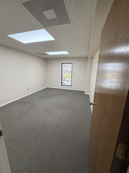 More Photos Of 20620 Burl Ct, Joliet Warehouse For Lease