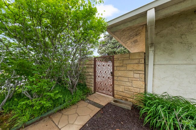 More Photos Of 1719 E 71st St, Tulsa Office Residential For Sale