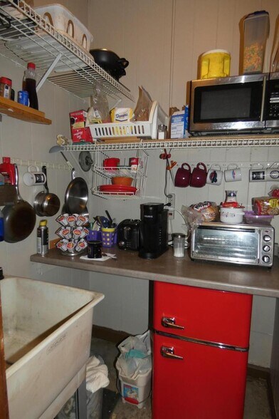 More Photos Of 2410 S Cleveland Ave, Saint Joseph Flex For Sale