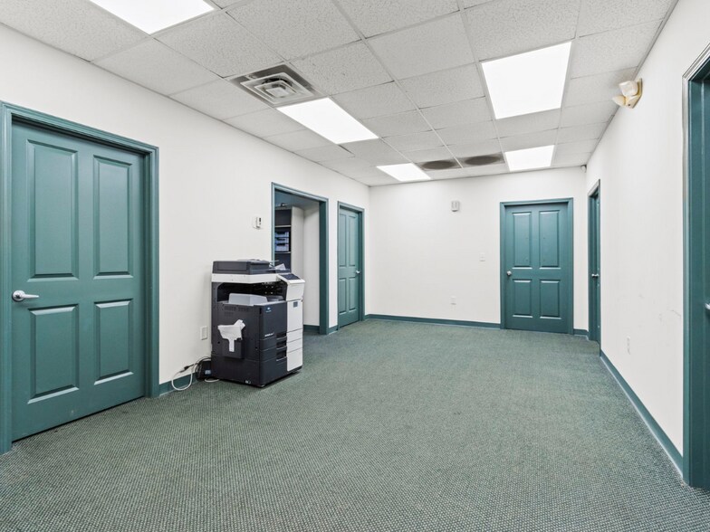 More Photos Of 673 Sandy Springs Rd, Piedmont Warehouse For Lease