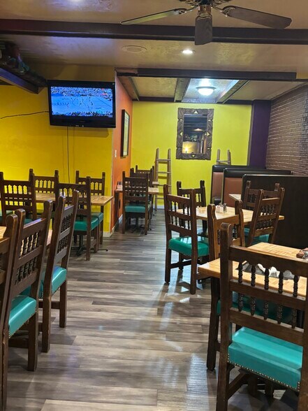 More Photos Of 111 S 1st St, La Salle Restaurant For Sale