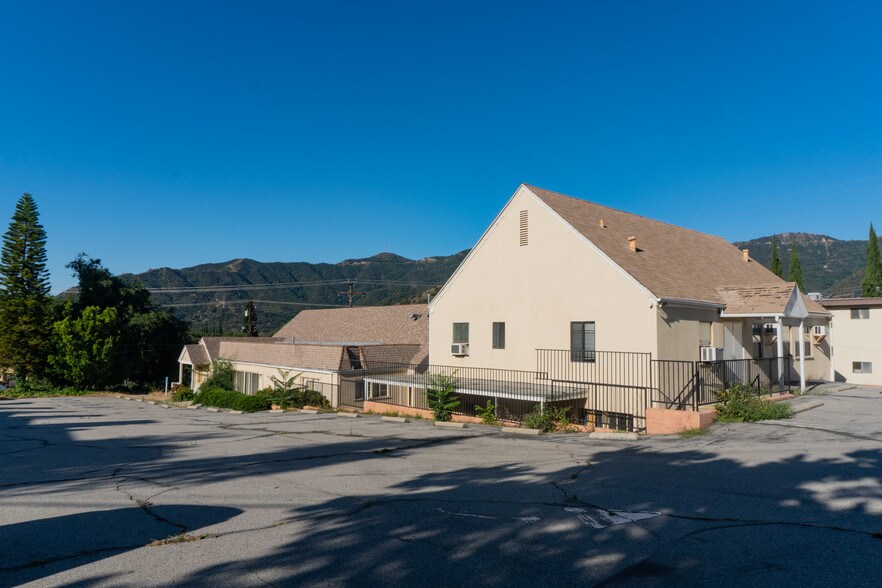 More Photos Of 2817 Montrose Ave, Glendale Religious Facility For Sale