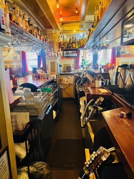 More Photos Of 2282 NW Hoyt St, Portland Multifamily For Sale