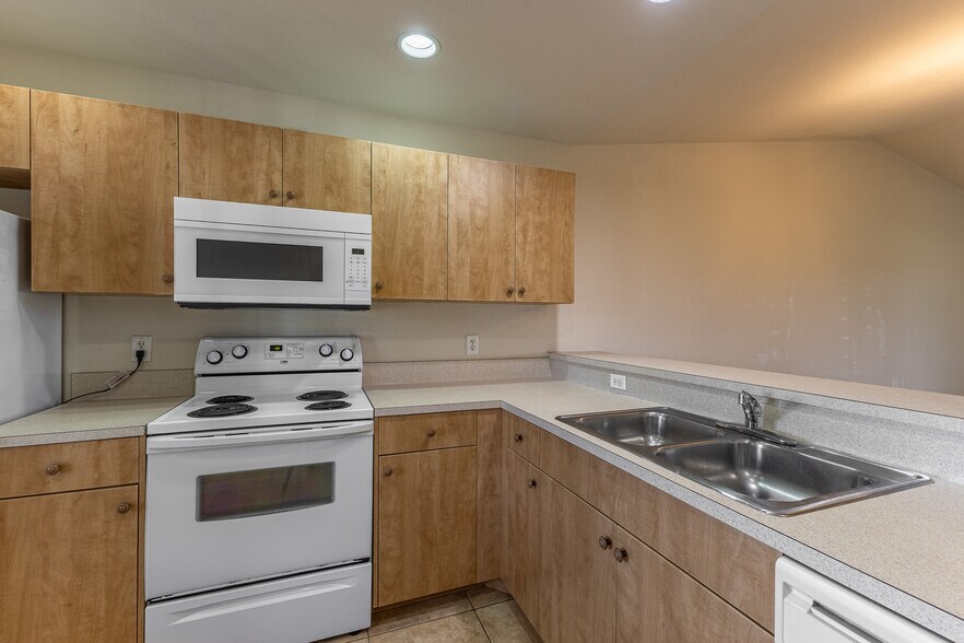 More Photos Of 1328 SE 8th Ave, Cape Coral Multifamily For Sale