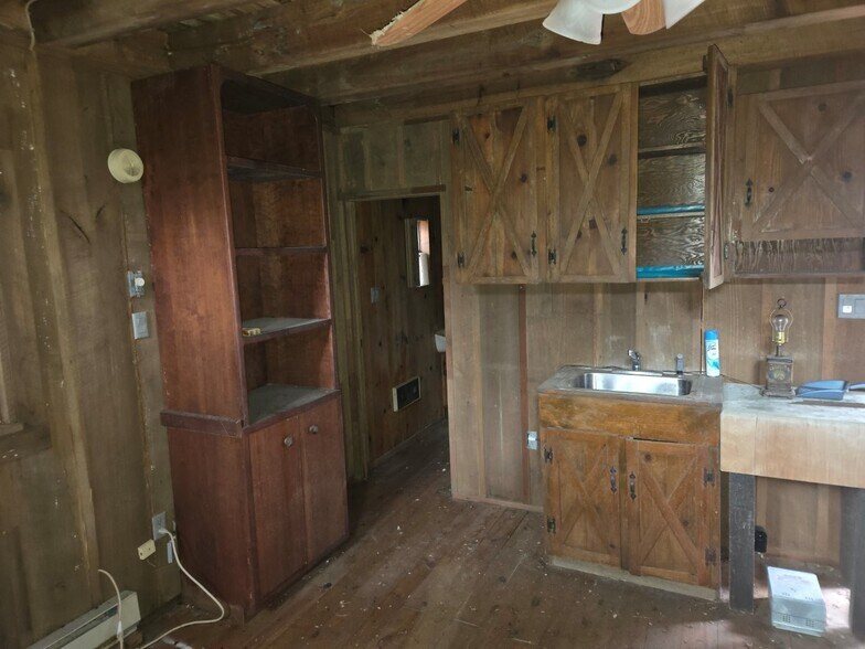 More Photos Of 934 Commander Dr, Roanoke Specialty For Sale