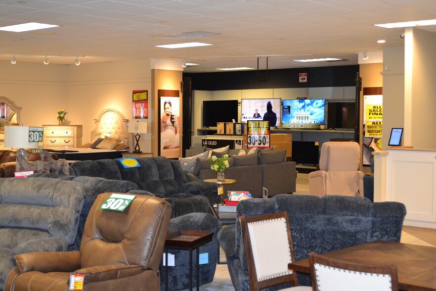 More Photos Of 126 State Road 60 W, Lake Wales Freestanding For Sale