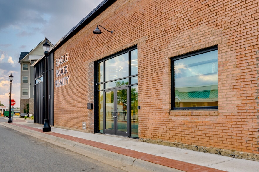 More Photos Of 1090 Spencer St, Conway Loft Creative Space For Lease