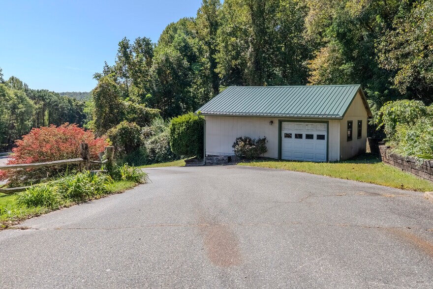 More Photos Of 8356 Sylva Rd, Franklin Office For Sale
