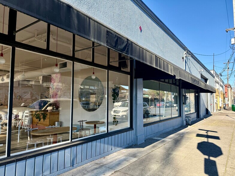 More Photos Of 923-935 SE Hawthorne Blvd, Portland Showroom For Sale