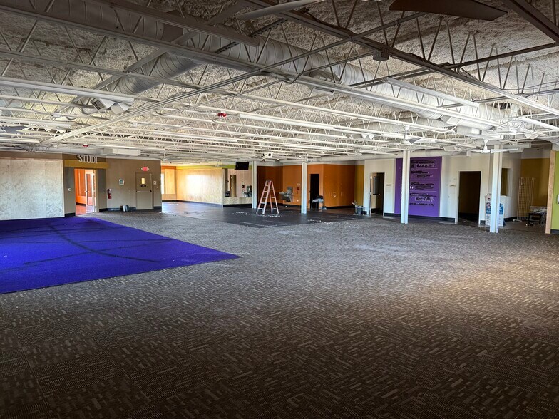 More Photos Of 12955 Seminole Blvd, Largo General Retail For Lease
