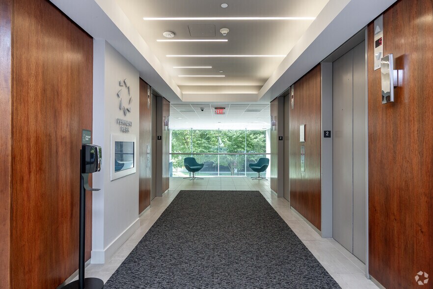 More Photos Of 210 Interstate N Pky SE, Atlanta Unknown For Lease