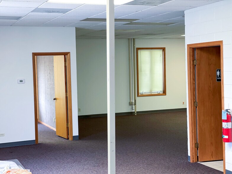 More Photos Of 545 S Randall Rd, St Charles Office For Lease