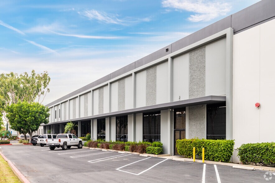 More Photos Of 5911-5915 Fresca Dr, La Palma Warehouse For Lease