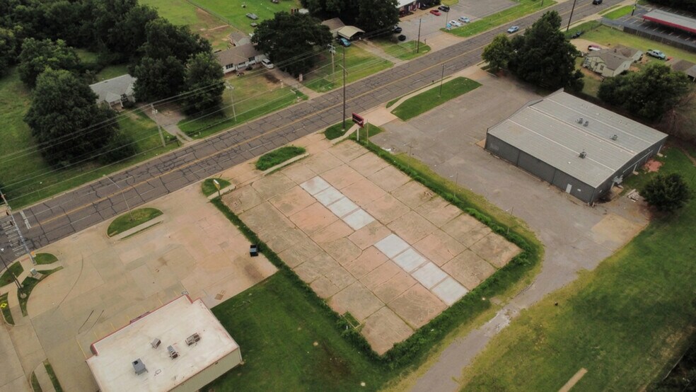 More Photos Of 9531 10th St, Midwest City Land For Lease